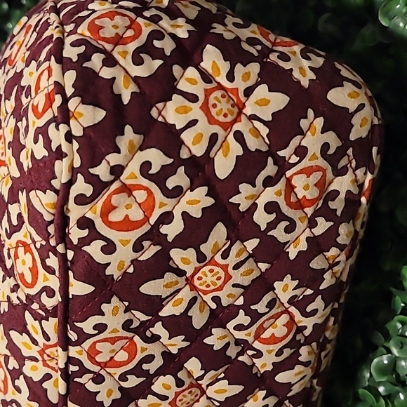 EUC, Retired Vera Bradley Burgandy Medallion Hobo Med Handbag - Picture 8 of 8